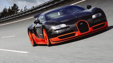 La Bugatti Veyron Super Sport: almeno all'anteriore la somiglianza c'è