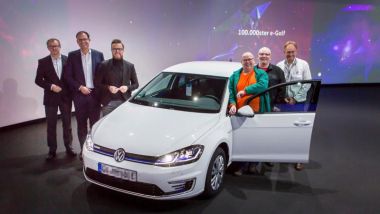 La consegna della Volkswagen e-Golf numero 100.000