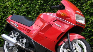La Ducati Paso 750, dallo stile unico con la carenatura sigillata