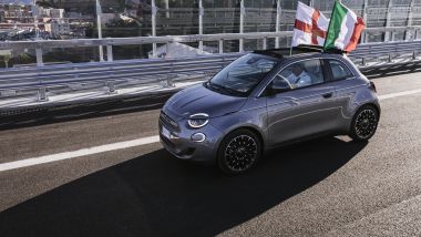 La Fiat 500 sul nuovo Ponte Genova San Giorgio