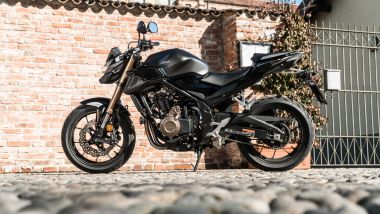 La Honda CB500F 2022 nella colorazione nera