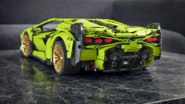 La Lamborghini Lego Technic vista da dietro
