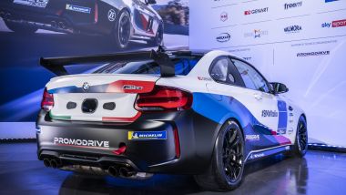 La macchina che parteciperà alla BMW M2 Racing Cup Italy 2021: vista 3/4 posteriore