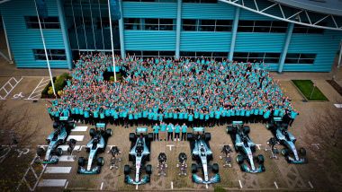 La Mercedes festeggia i sei titoli consecutivi Piloti e Costruttori