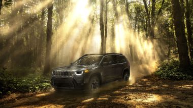 La nuova Jeep Cherokee 2026 nel suo elemento naturale: lontano dall'asfalto