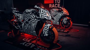 La nuova KTM 990 RC R 2025