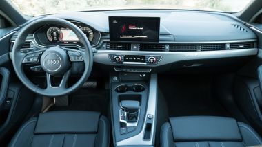 La plancia dell'Audi A4 Avant 40 TDI quattro 2020