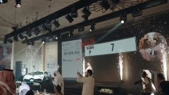 Targa Emirati Arabi batte record di prezzo all'asta benefica