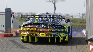 La targa non aiuta a fare luce sul mistero