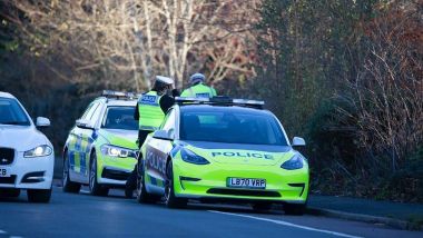 La Tesla Model 3 in valutazione presso la polizia inglese