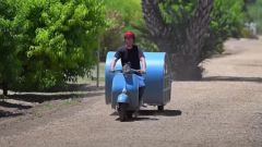 In vacanza con la Vespa-roulotte: il video da YouTube