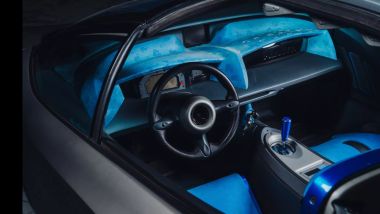 Lamborghini Pregunta: l'eleganza dell'Alcantara azzurra per l'abitacolo sportivo dell'auto