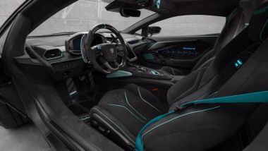 Lamborghini Revuelto by Mansory: interni su misura con pelle, Alcantara e accenti turchese