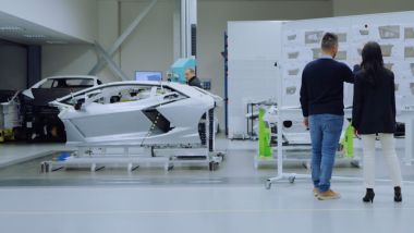 Lamborghini Revuelto: come è costruita la supercar elettrificata da 1.015 CV