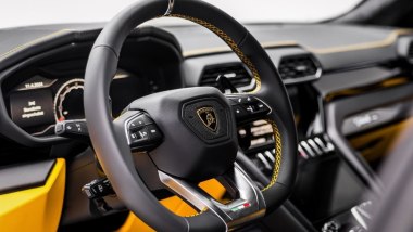 Lamborghini Urus Scatenato: dettaglio sul volante e i rivestimenti esclusivi degli interni