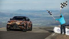 Lamborghini Urus, SUV dei record: il video del crono a Pikes Peak