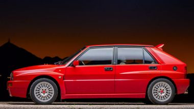 Lancia Delta HF Integrale Evo1: la vista di profilo evidenzia lo spoiler posteriore