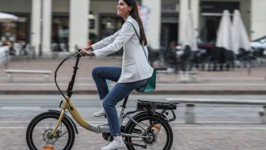 Lancia e Platum, le e-bike per muoversi in città: il modello Ypsilon Brio