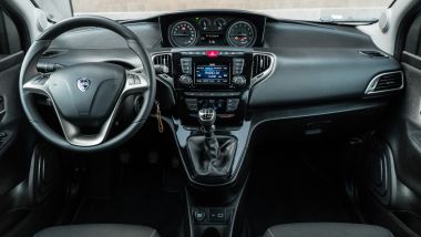 Lancia Ypsilon Ecochic 1.0 Hybrid Maryne, gli interni