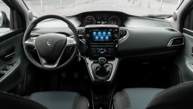 Lancia Ypsilon Hybrid Ecochic 2021: gli interni