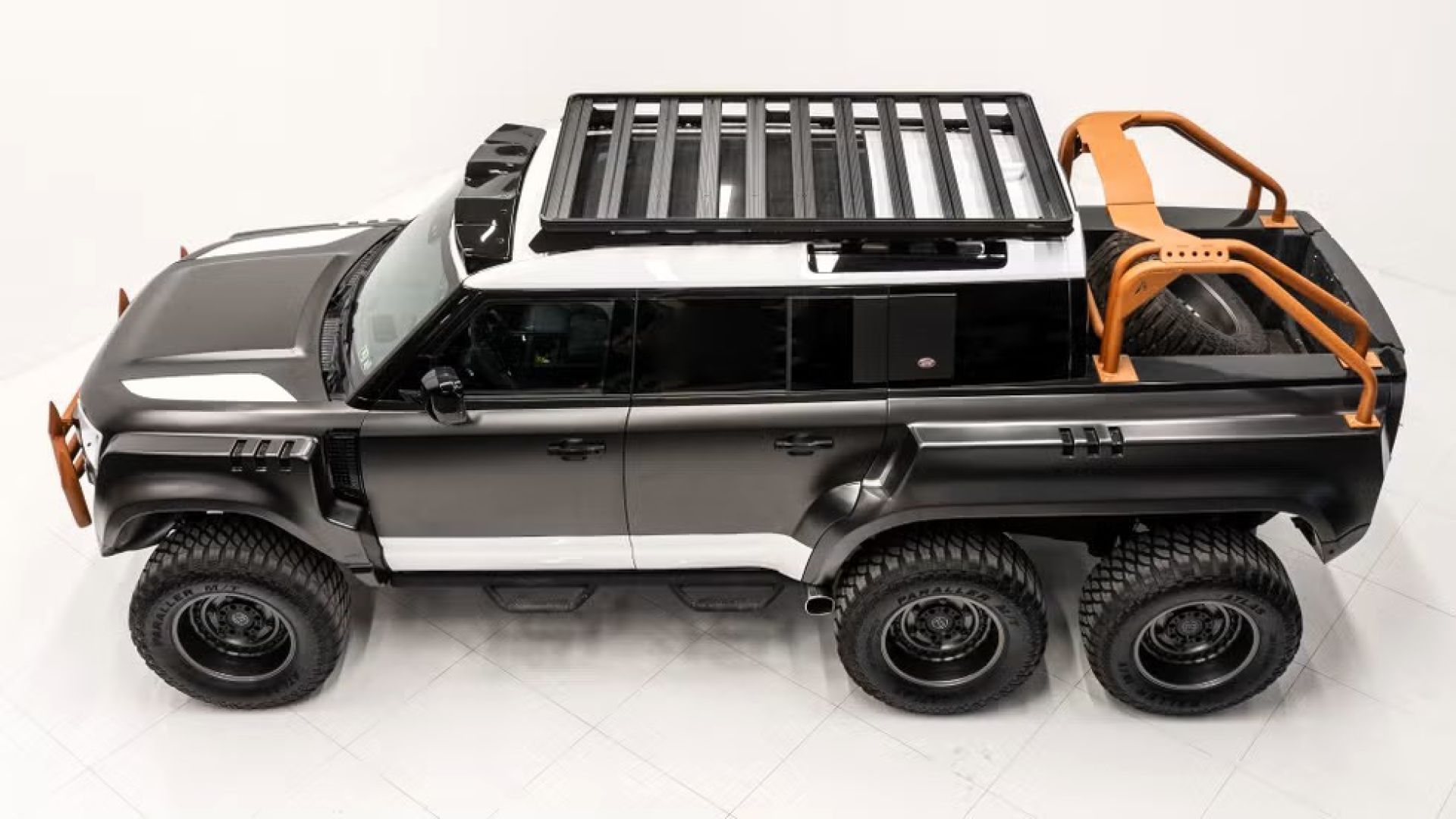 Land Rover Defender Apocalypse World Ender 6x6 in video