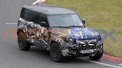 Nuovo Land Rover Defender OCTA V8 (2024): foto spia e ultime news