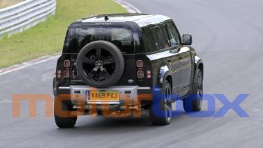 Land Rover Defender V8 2020: visuale posteriore