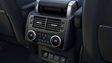 Land Rover Discovery Dynamic HSE 2025: clima tri-zona di serie