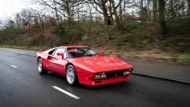 Le auto italiane più iconiche con motore V8: la Ferrari 288 GTO