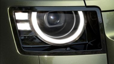 Le nuove luci della Land Rover Defender 2026