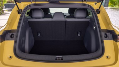 Leapmotor B05: il bagagliaio arriva a 1.400 litri reclinando gli schienali posteriori