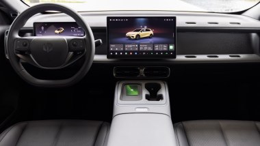 Leapmotor B05: la plancia con cruscotto digitale da 8,8'' e touchscreen centrale da 14,6''