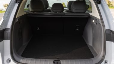 Leapmotor B10: baule dal perimetro regolare ma la capacit&agrave; di 330/1.600 litri non &egrave; elevata