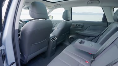 Leapmotor B10: dietro c'&egrave; tanto spazio per tre passeggeri per essere un C-SUV