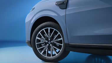 Leapmotor B10: i cerchi in lega leggera da 18'' fanno parte della dotazione di serie