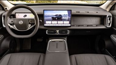 Leapmotor B10: il SUV cinese ha un abitacolo curato e accogliente