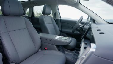 Leapmotor B10: sedili confortevoli con regolazione, riscaldamento e ventilazione elettrici