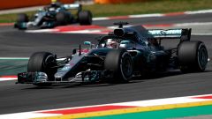F1 2018, GP Spagna: Lewis Hamilton domina le qualifiche del Montmelò davanti a Bottas e alla Ferrari di Vettel