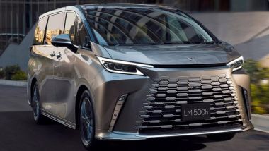 Lexus LM 500h: motore 2.4 turbo ibrido con 371 CV, cambio automatico e trazione integrale