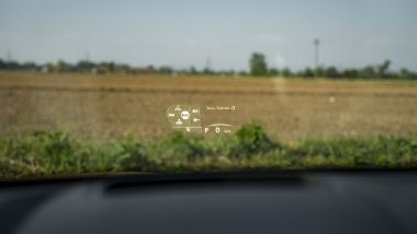 Lexus NX 450h+, il menu del tasto a sfioramento sullo Head Up Display