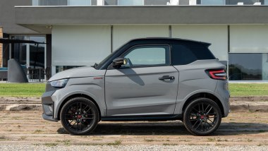 Ligier gamma 2026: la minicar JS50 non &egrave; economica, ma si tratta di un modello premium