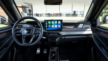 Ligier gamma 2026: la plancia della JS50 B11 con touchscreen da 10'' e accenti carbon look