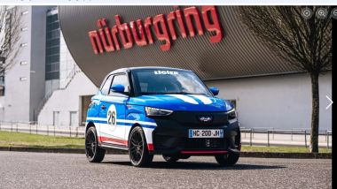 Ligier JS50: la microcar francese al ''Green Hell'' per il record di lentezza sul giro