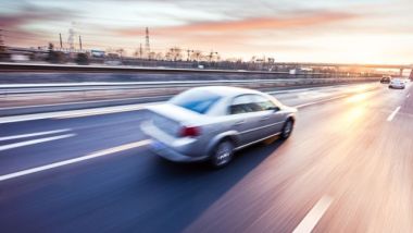 Limite dei 150 km/h in autostrada: l'argomento torna di moda
