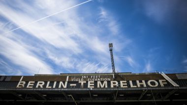 L'insegna di Tempelhof, il vecchio aeroporto di Berlino
