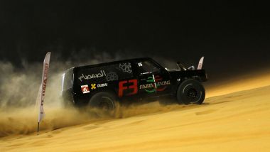 Video drag race Liwa Hill Climb: sfida dei pick up sulle dune