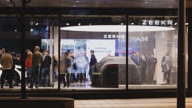 Lo showroom Zeekr di Stoccolma (foto: Facebook / Zeekr Europe)