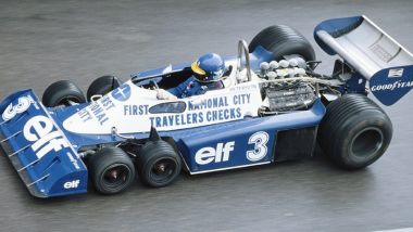 Lo svedese Ronnie Peterson al volante della Tyrrell P34 nel 1977