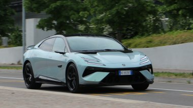 Lotus Emeya 600 Sport SE: BEV che regala comfort da ammiraglia e prestazioni da sportiva