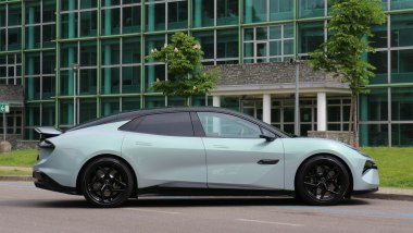 Lotus Emeya 600 Sport SE: cattura lo sguardo con linee sportive e aerodinamiche